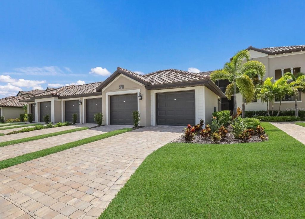 5710 PALMER CIR #202