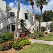 206 LAKEWOOD DR #206