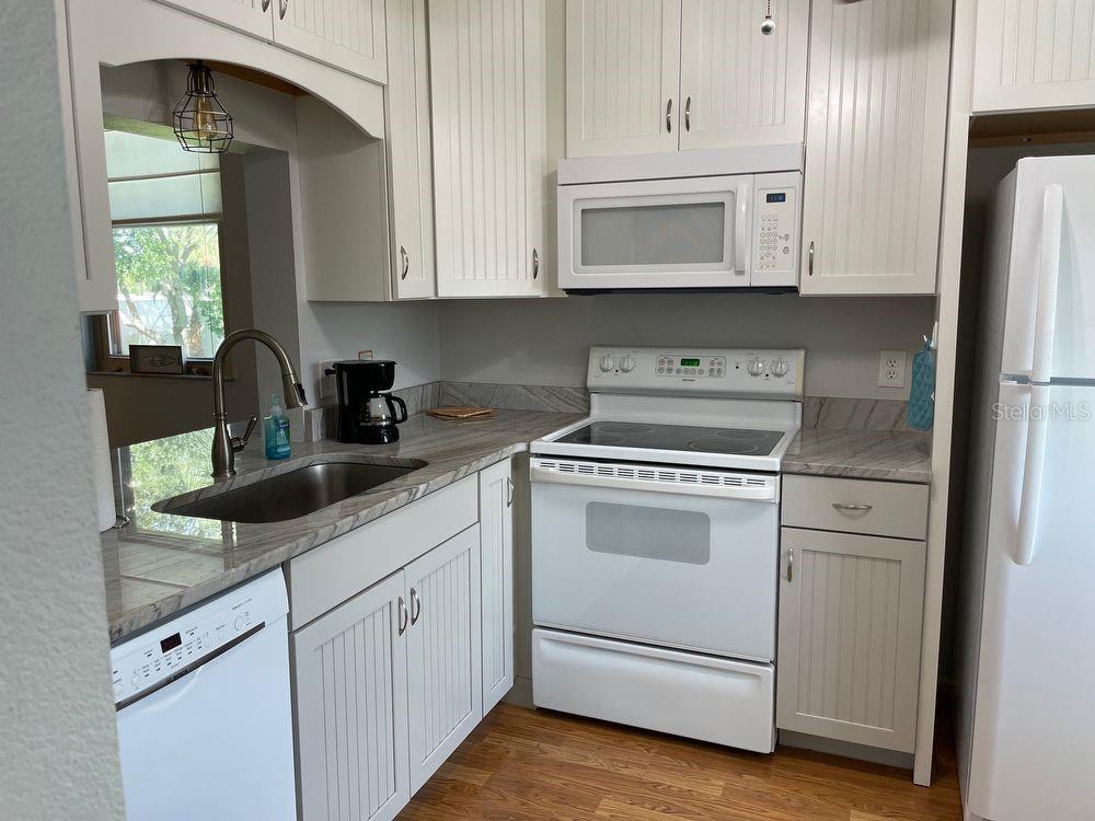 206 LAKEWOOD DR #206