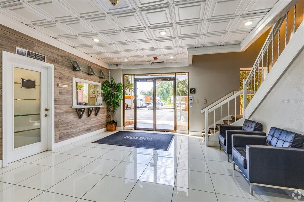 6100 LAKE ELLENOR DR