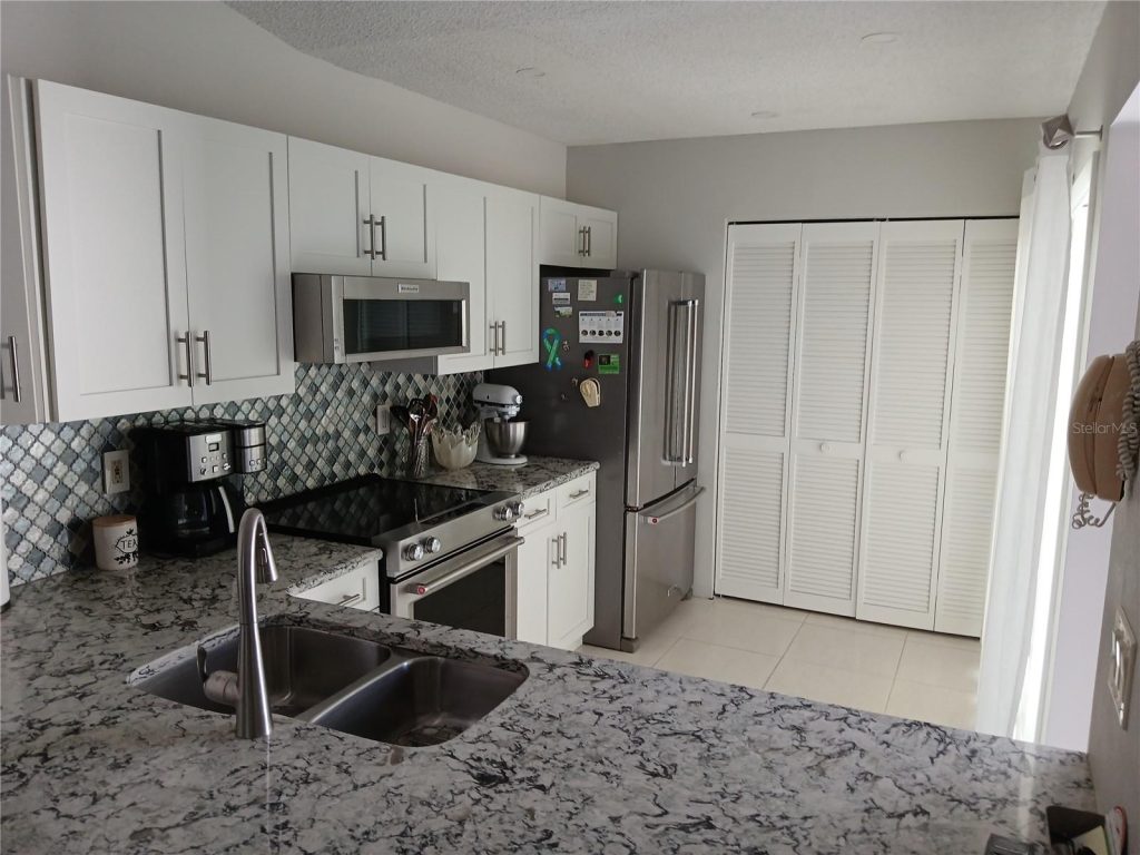 913 WATERSIDE LN #913